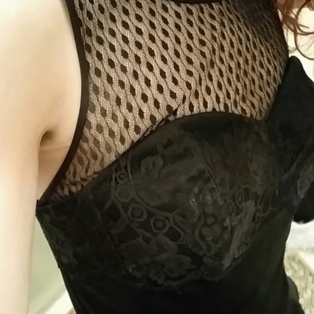 Guess peblum black satin top